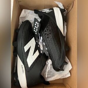 New Balance Men's Black White FuelCell Baseball Cleats